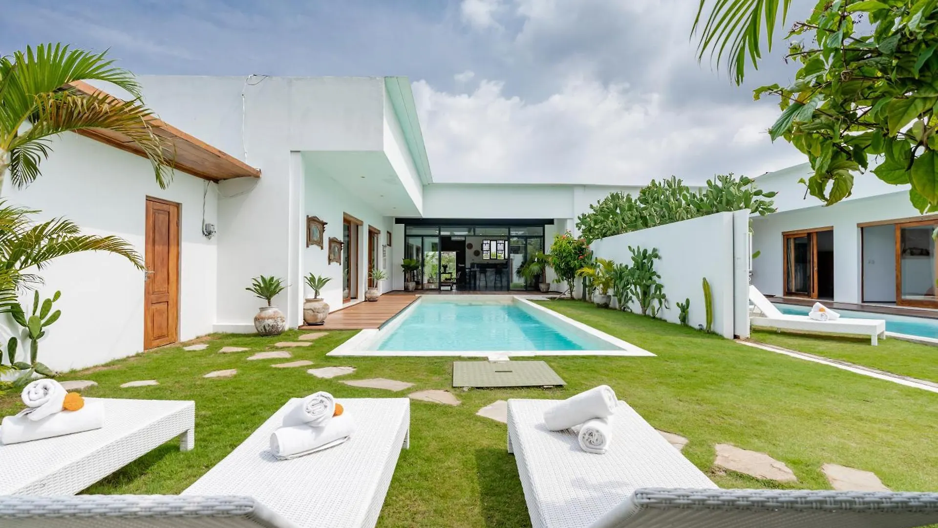 Villa Wamwui By Dreamawaybali Seminyak